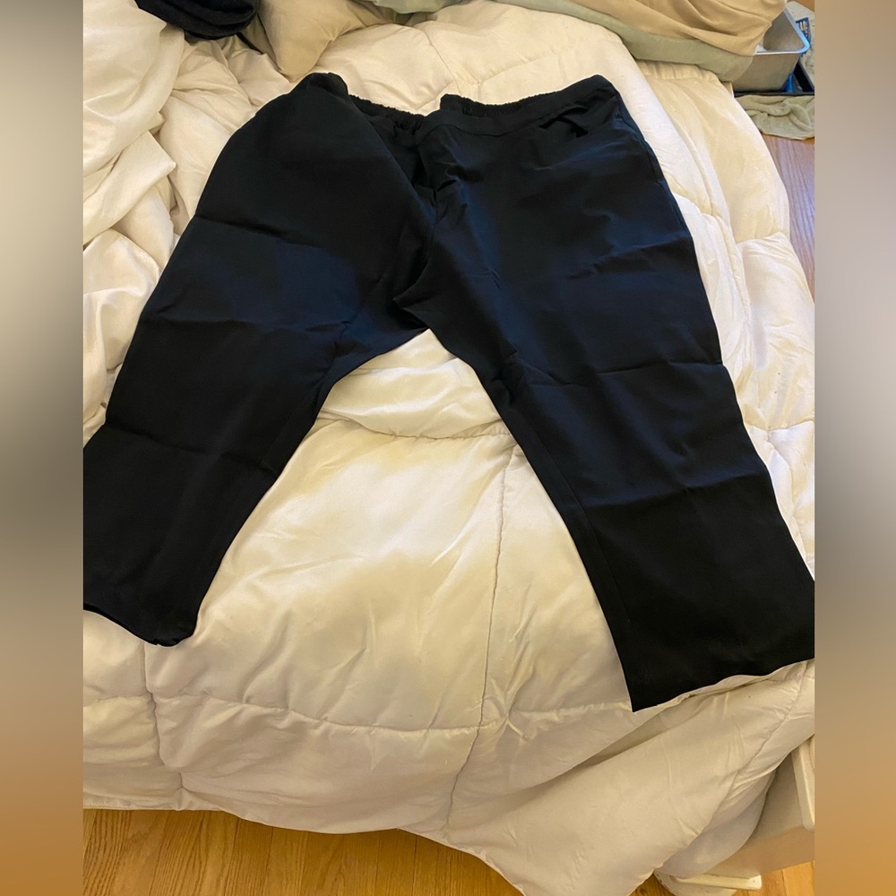 Isaac mizrahi brand black elastic waist Cargo pants. Size 24w petite